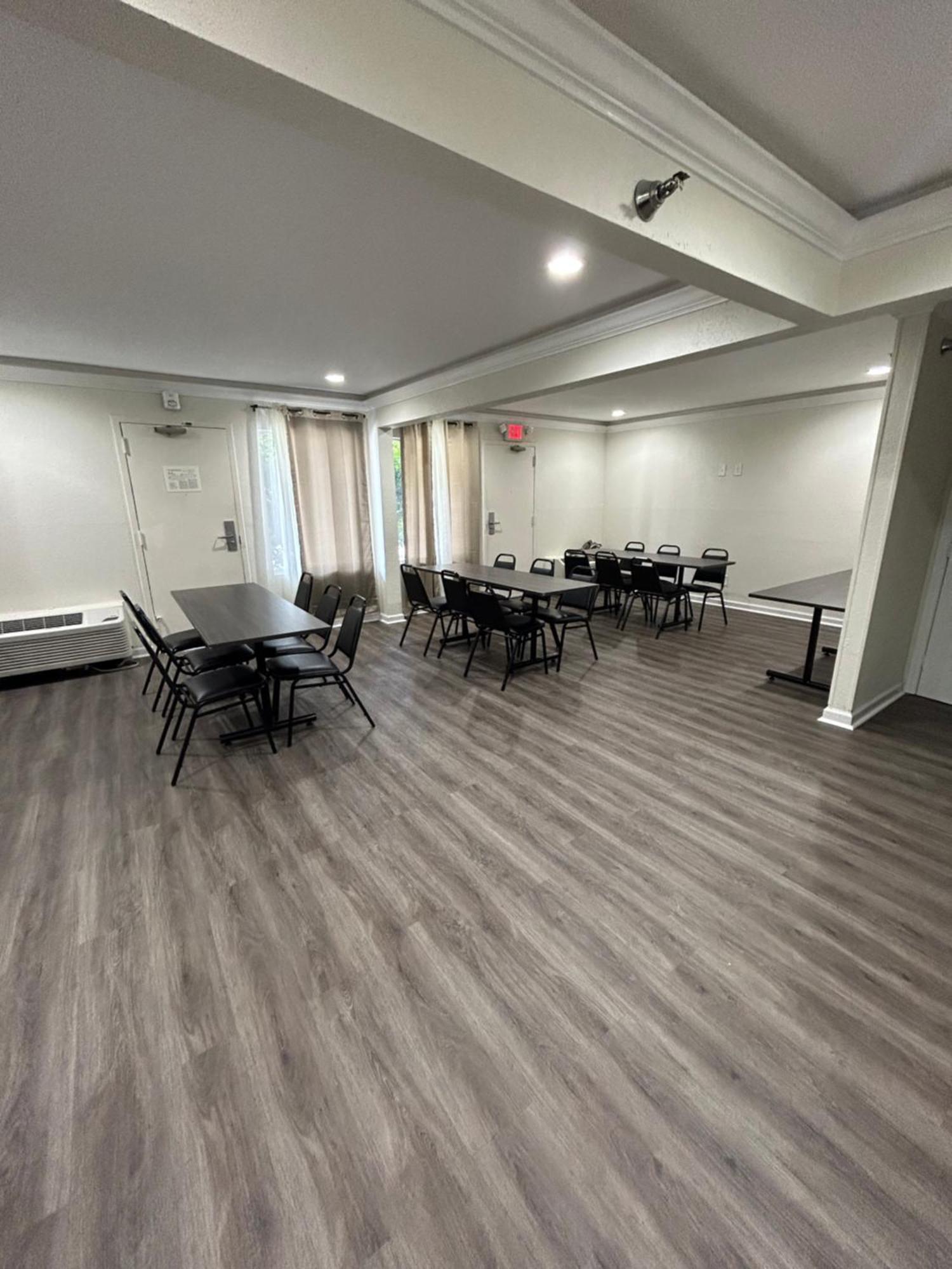 Hotel Clarion Pointe - Coliseum Area 2*