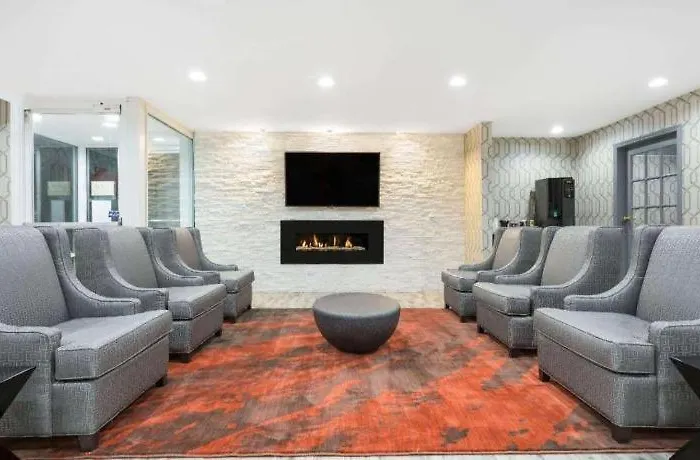 Clarion Pointe - Greensboro Coliseum Area