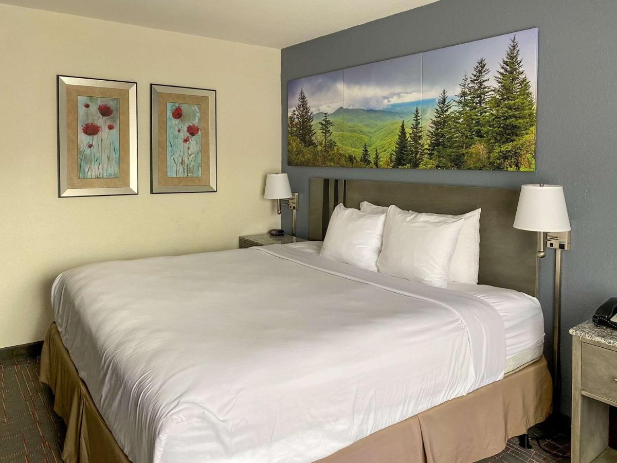 Hotel Clarion Pointe - Coliseum Area Greensboro