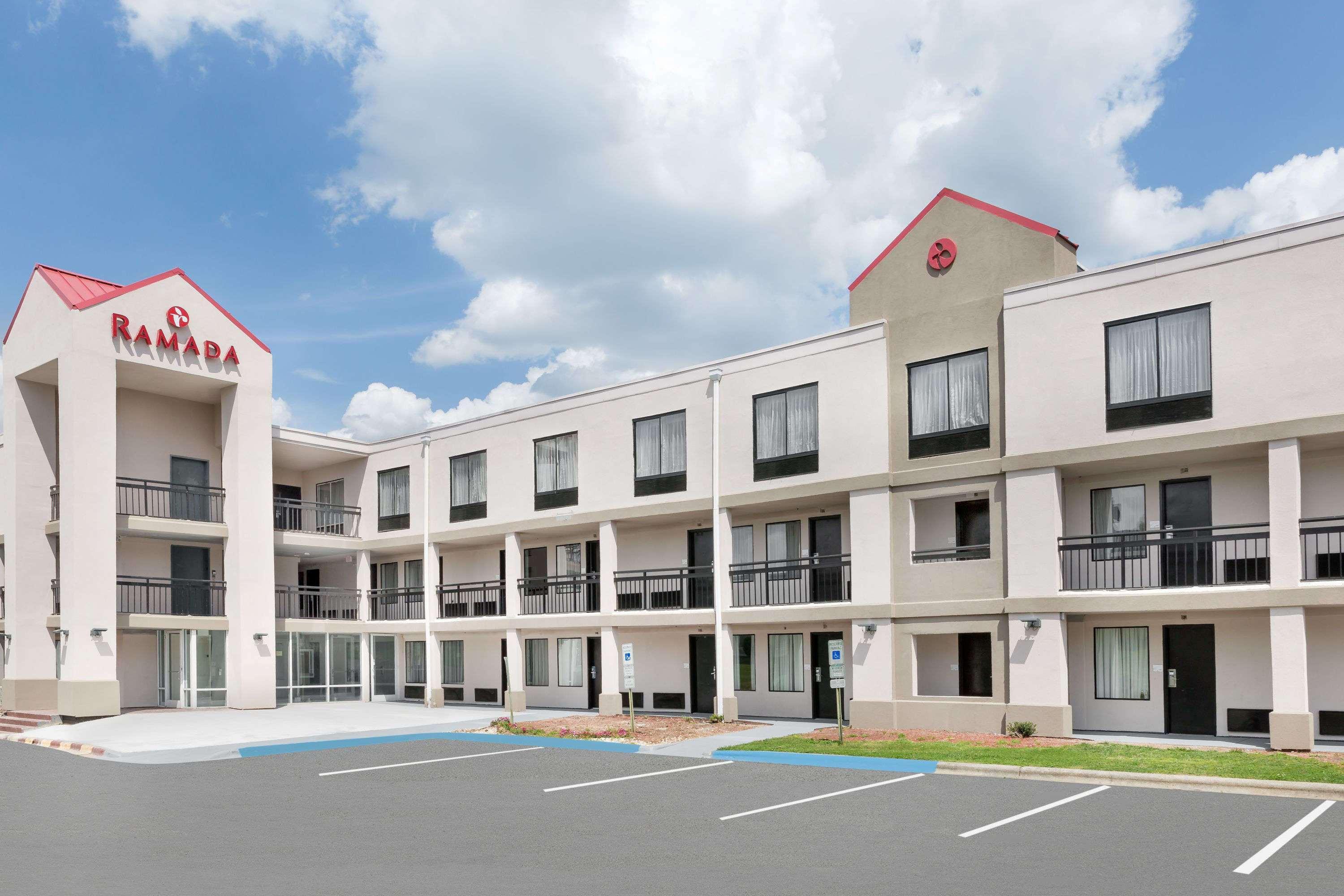 Clarion Pointe - Coliseum Area 2*