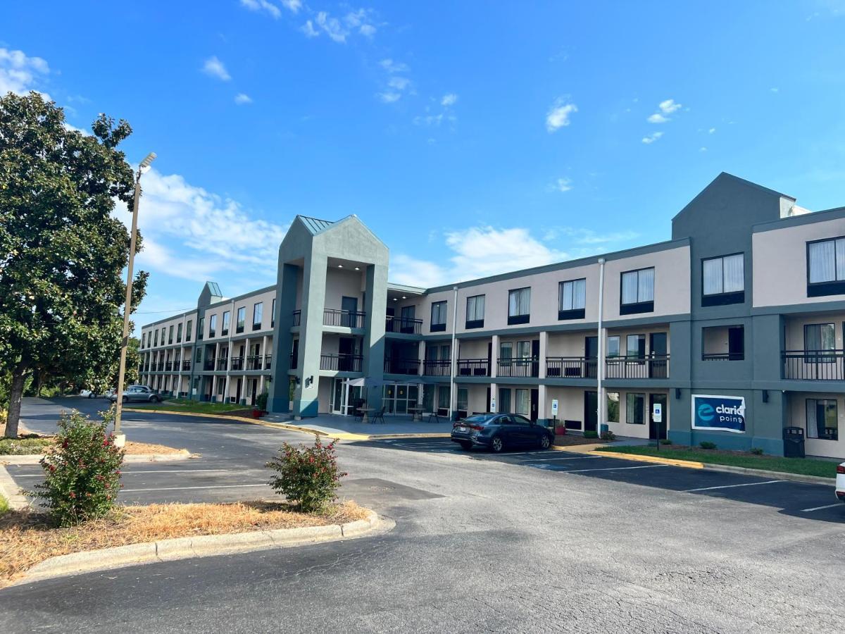 Clarion Pointe - Coliseum Area