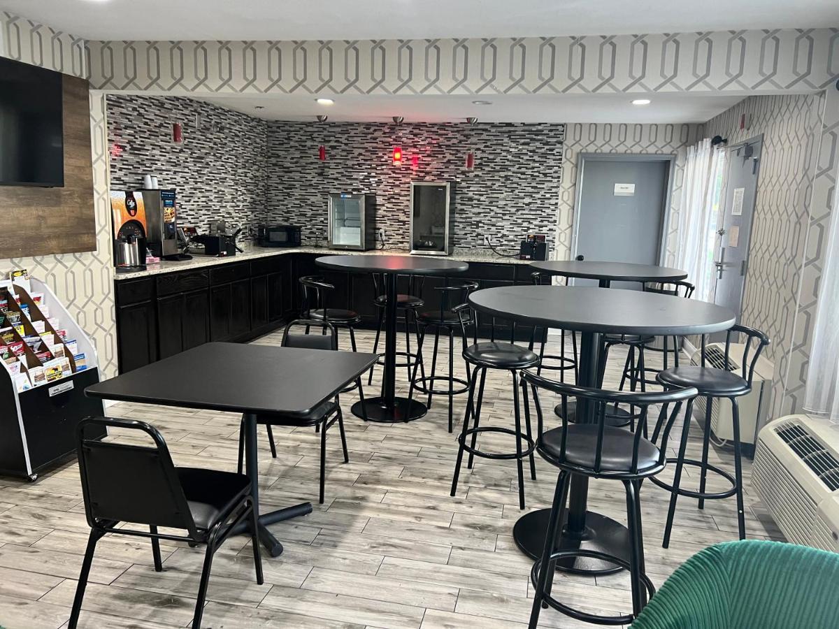 Hotel Clarion Pointe - Coliseum Area Greensboro