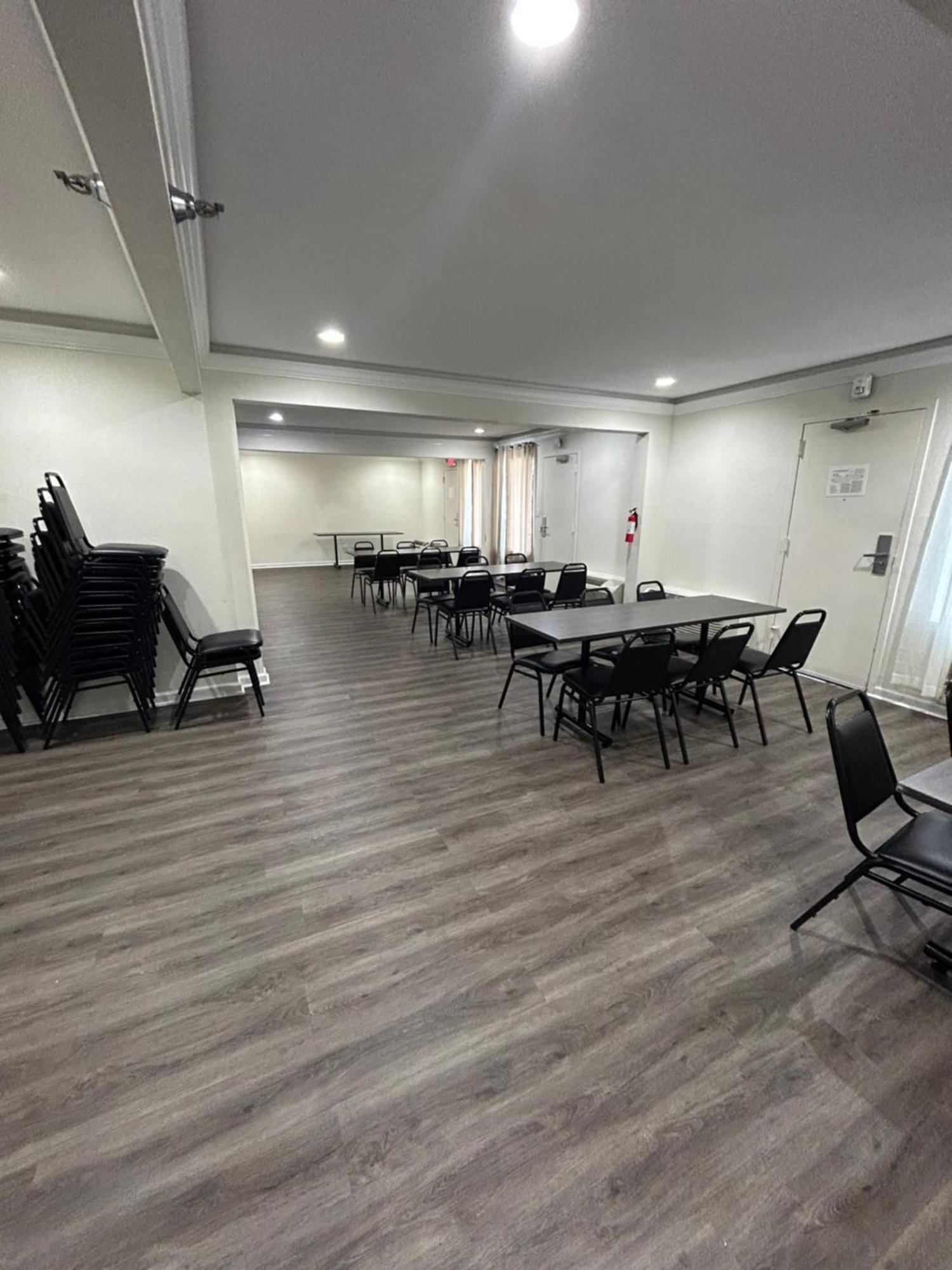 Hotel Clarion Pointe - Coliseum Area