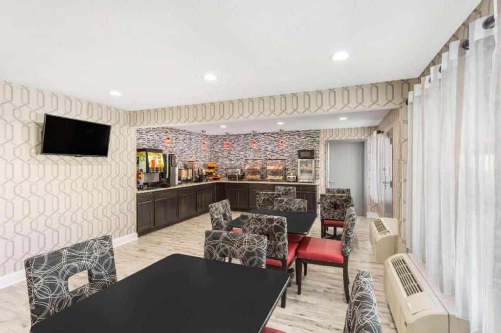 Clarion Pointe - Coliseum Area Greensboro