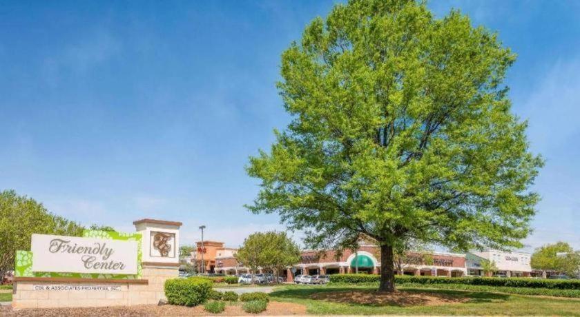 Clarion Pointe - Coliseum Area Hotel 2*