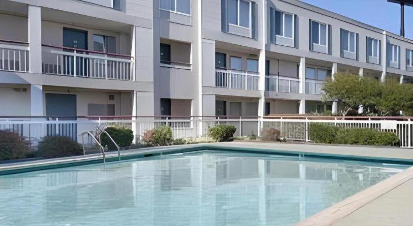 Clarion Pointe - Coliseum Area Hotel Greensboro