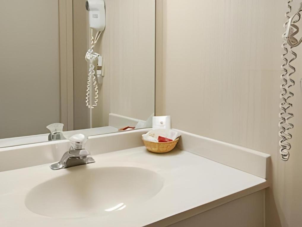 Hotel Clarion Pointe - Coliseum Area Greensboro