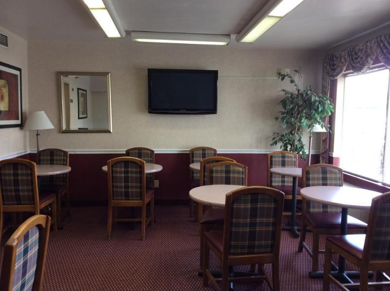 Clarion Pointe - Coliseum Area