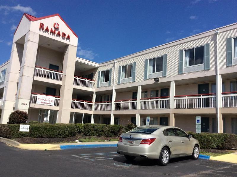 Clarion Pointe - Coliseum Area Hotel 2*