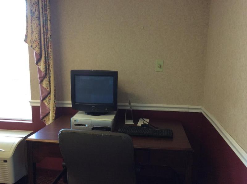 Clarion Pointe - Coliseum Area 2* Greensboro