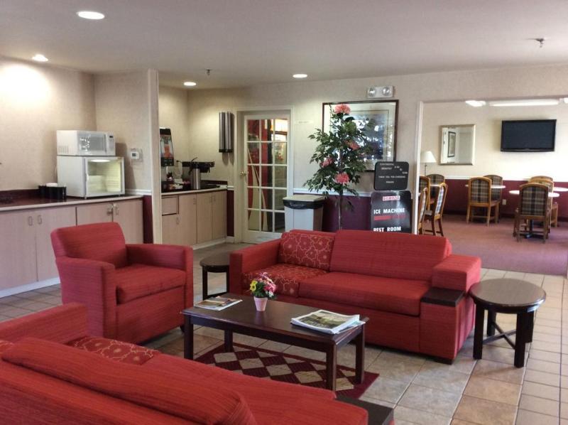 Hotel Clarion Pointe - Coliseum Area 2*