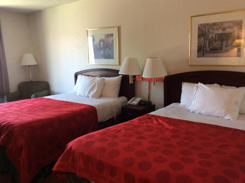 Hotel Clarion Pointe - Coliseum Area Greensboro