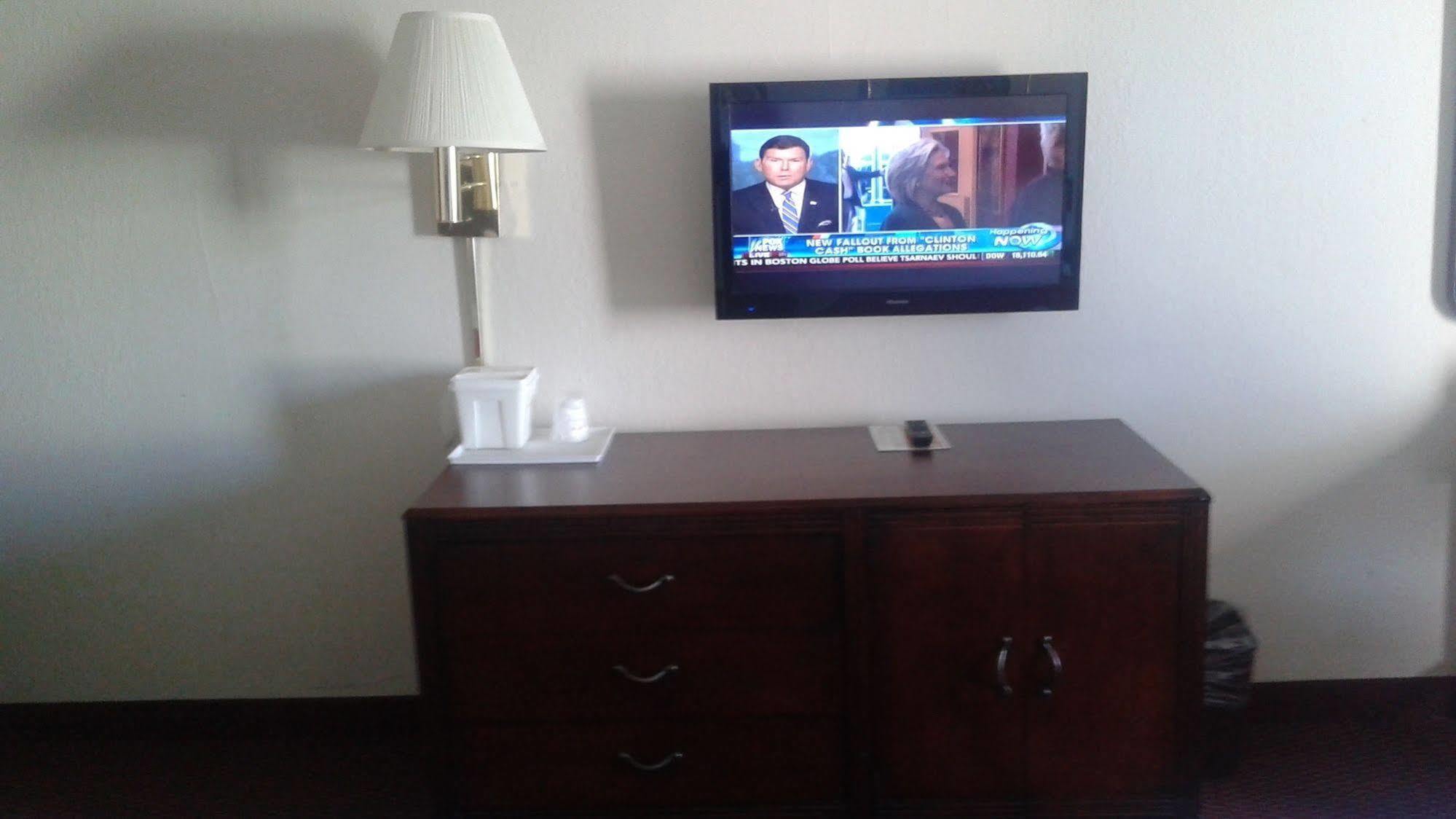 Hotel Clarion Pointe - Coliseum Area